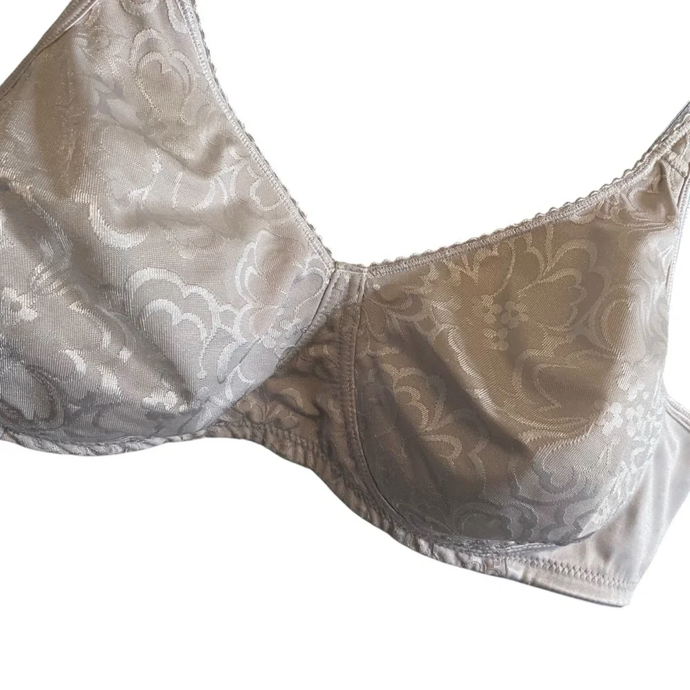 Playtex Bundle of Two Wireless 18 Hour Comfort Strap Bras Size 42B